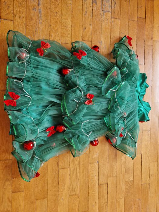 Rochița în forma de brad pentru serbari