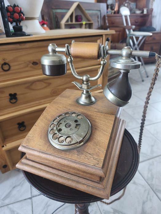 Telefon vintage de lemn și alamă