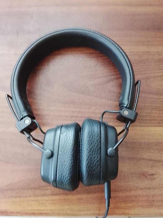 Sony блутут и Marshall кабелни слушалки