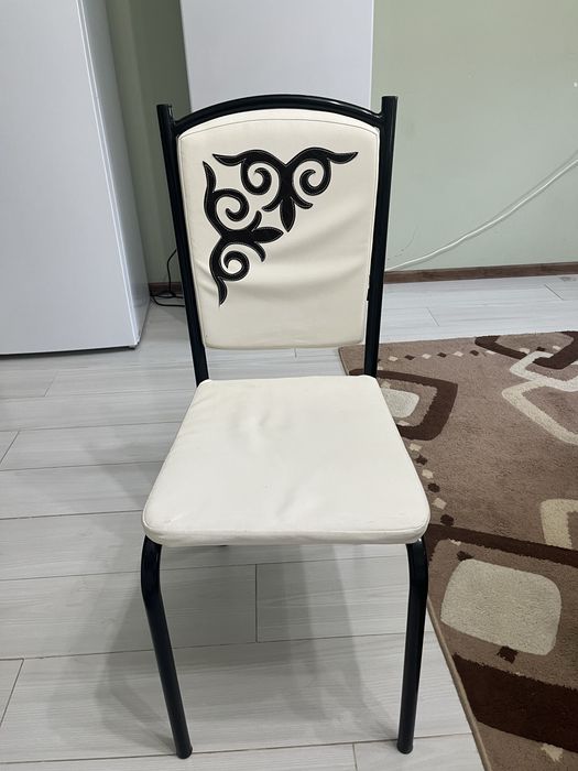 продам стол со стульями