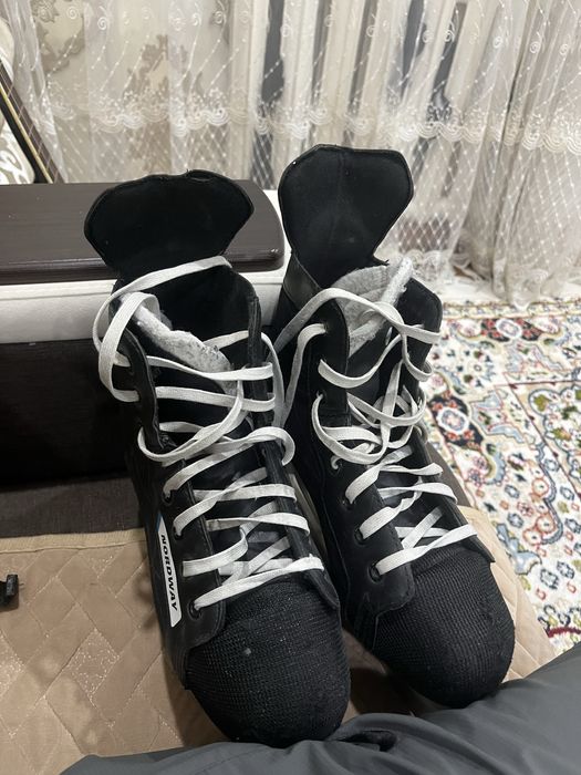 продам коньки за 9000
