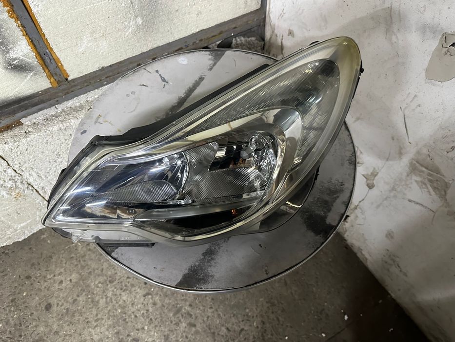 Far stânga Ople Corsa D