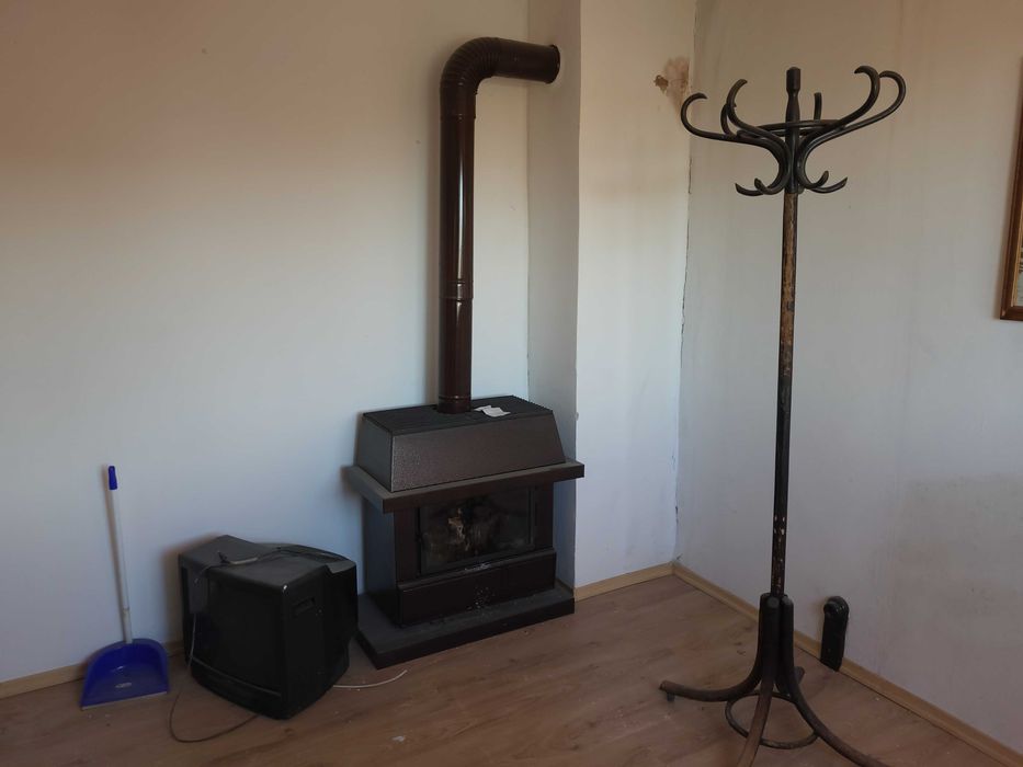 Продава четиристаен апартамент в гр.Пещера