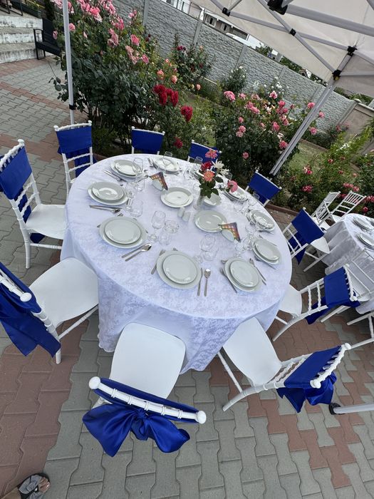 Inchiriez pavilion cu mese si scaune pentru evenimente