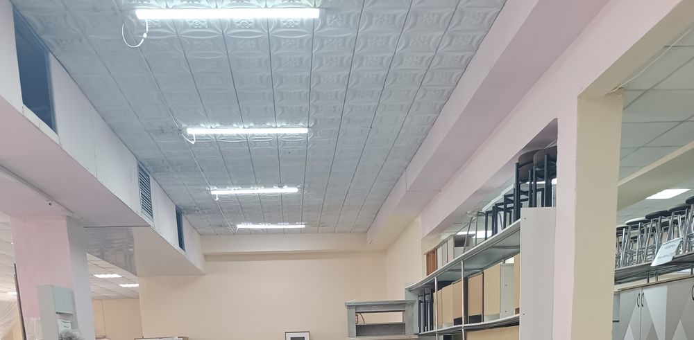 Мастер по сборки мебели и установки люстр, бра,  светильников.