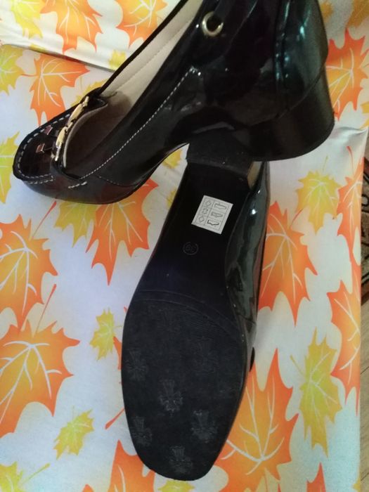 НОВИ Дамски обувки и сандали, чехли