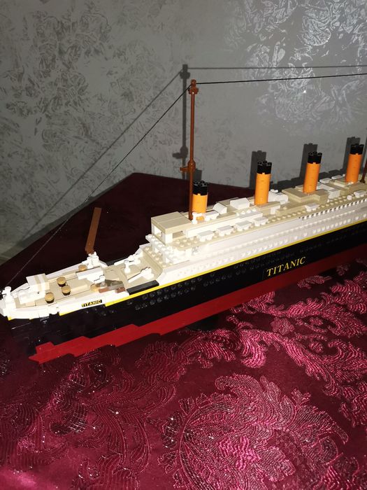 Lego  Titanic 10294 9090 piese