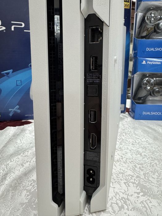 Playatation 4 pro 1 tb!