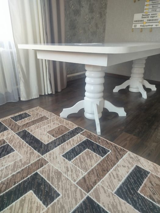 Продается стол для гостинной