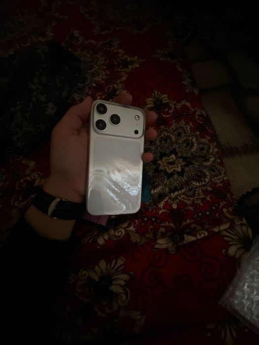 iPhone 11 сотилади
