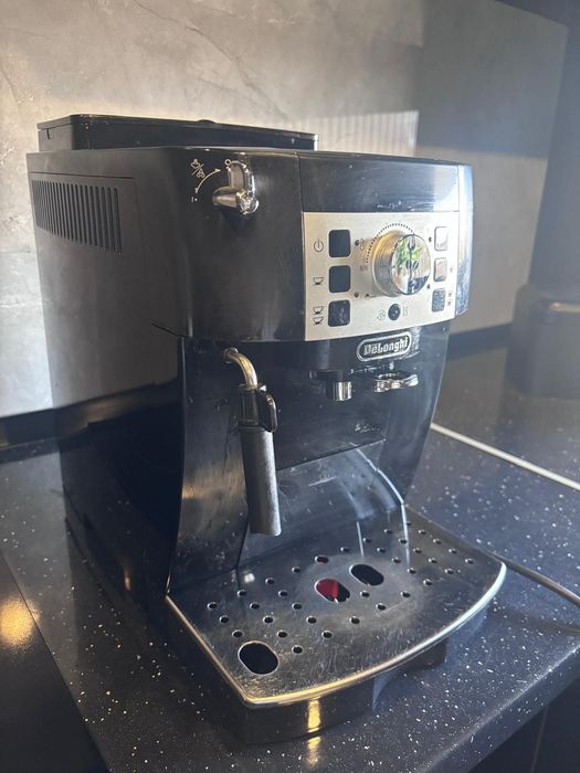 Vând espressor De'Longhi Magnifica S