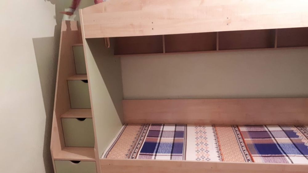 Продам  2х ярусную кровать