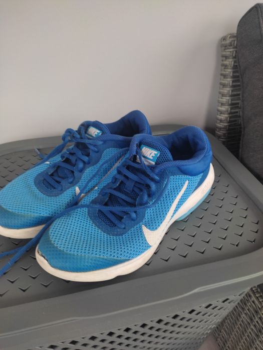 Маратонки NAIK и ADIDAS