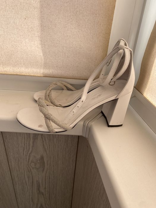 Босоножки женские