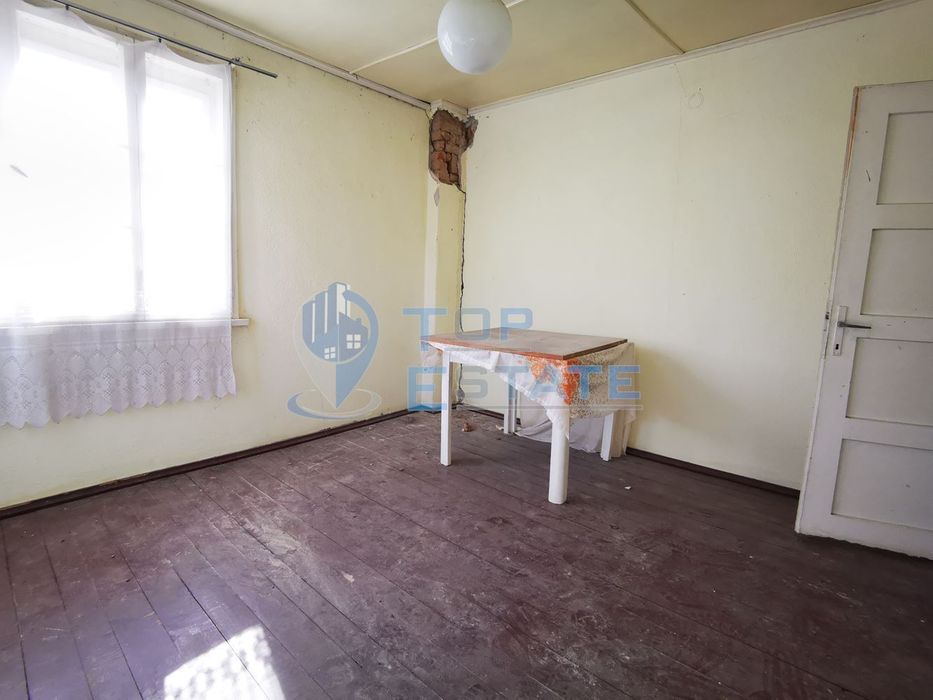 Двуетажна къща с голям двор в село Соколово, област Габрово