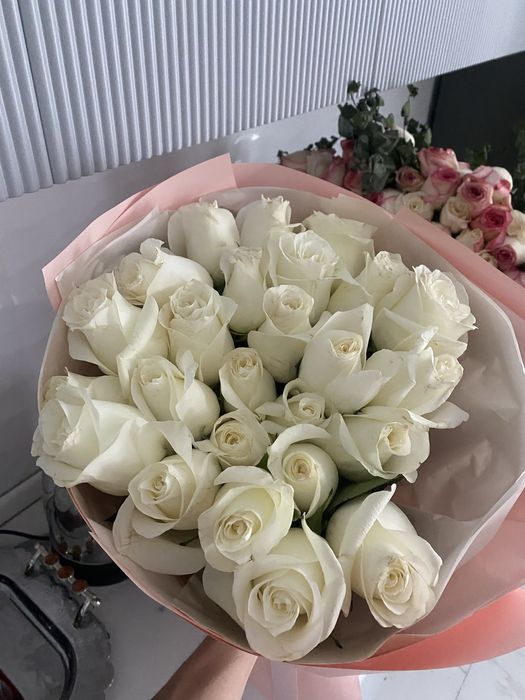 Цветы белые розы