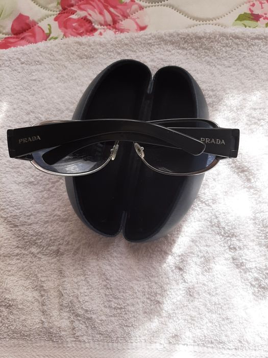 Продавам нов внос Слънчеви очила PRADA от italia !Цветът им е черен!