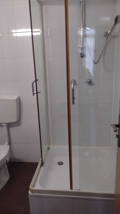 inchiriez garsoniera cu terasa IN CENTRU ,langa CASA MODEI