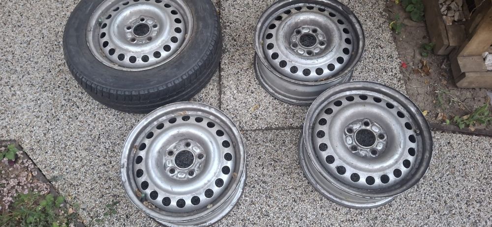Jante R15 ,6Jx15H2 ET52.5,au fost montate pe un Ford Transit Connect