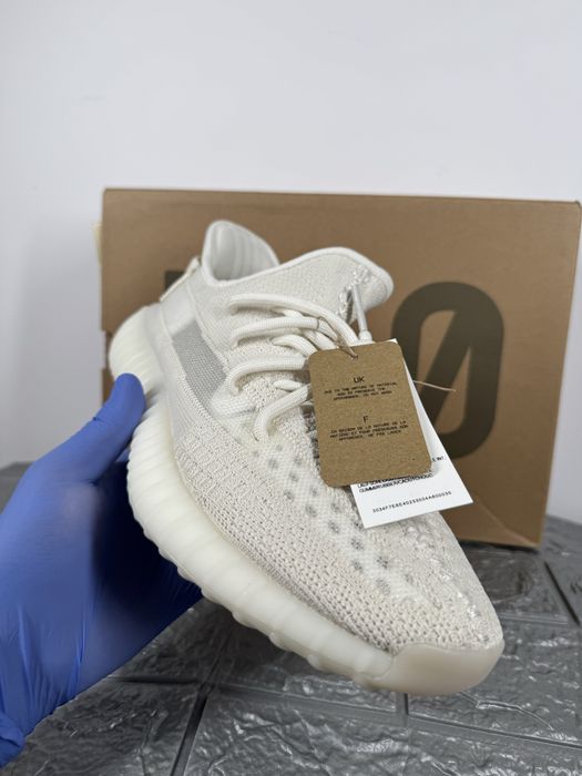 Yeezy 350 v2 Bone