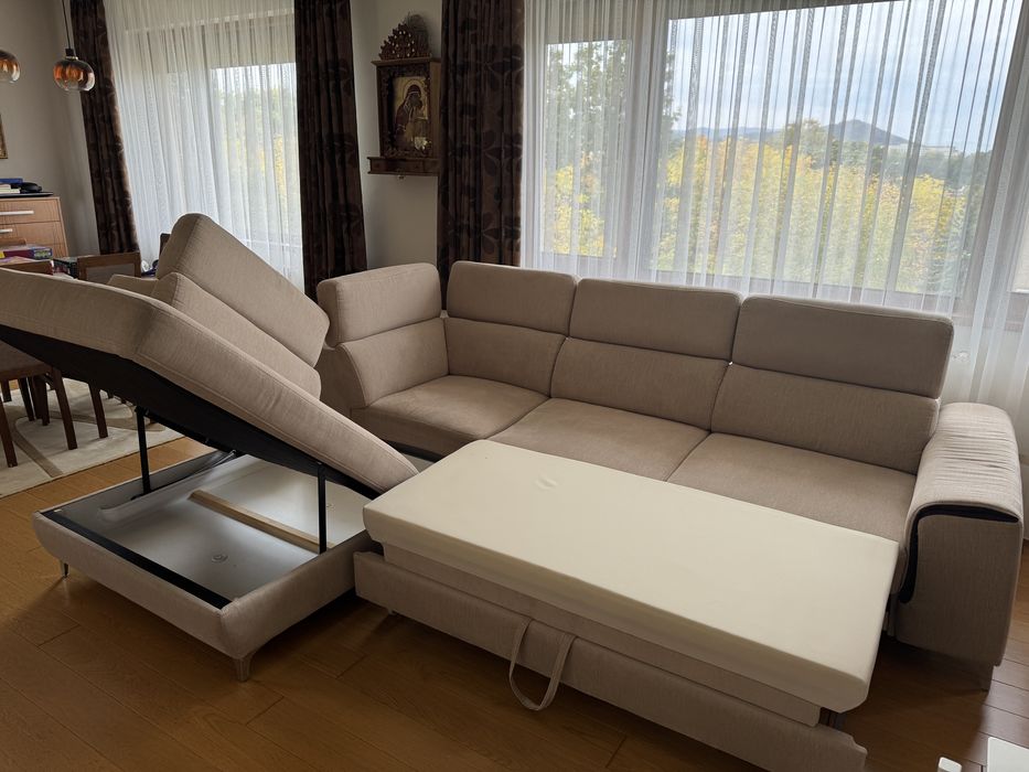 Диван, разтегателен с лежанка и подвижни подглавници. 280/220