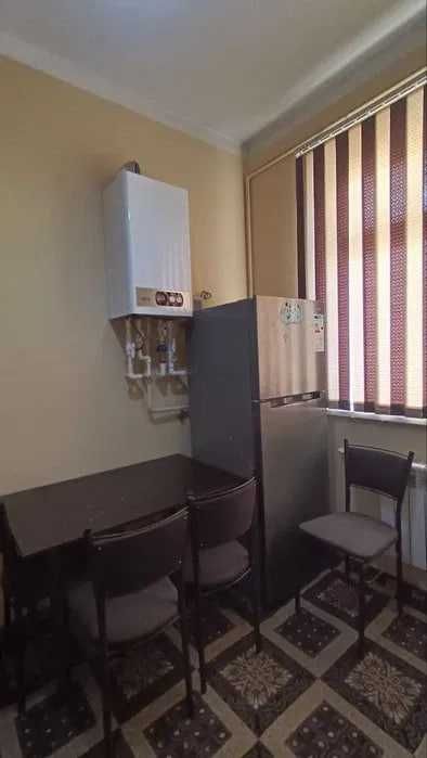 Юнусабад 10 кв 2-хона 3-этаж  Кирпичный Мебел+техника. Срочно