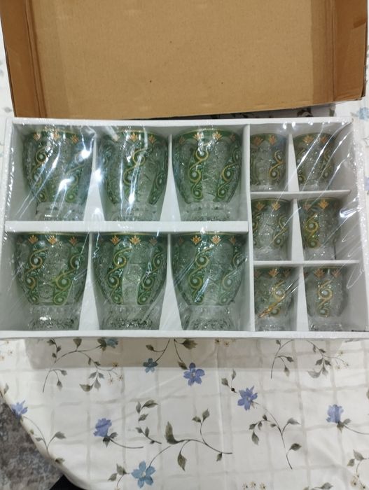 2 набора.у одного нету одна крушка.