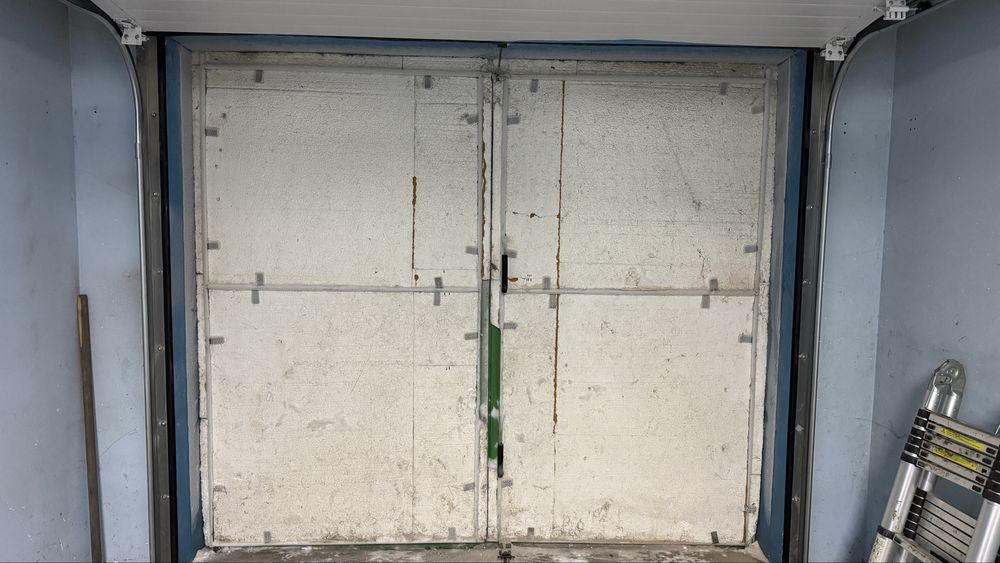 Продам ворота в гараж