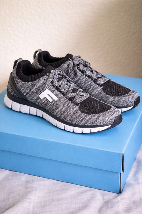 Продавам спортни маратонки Flair Cross Motion, номер 38.