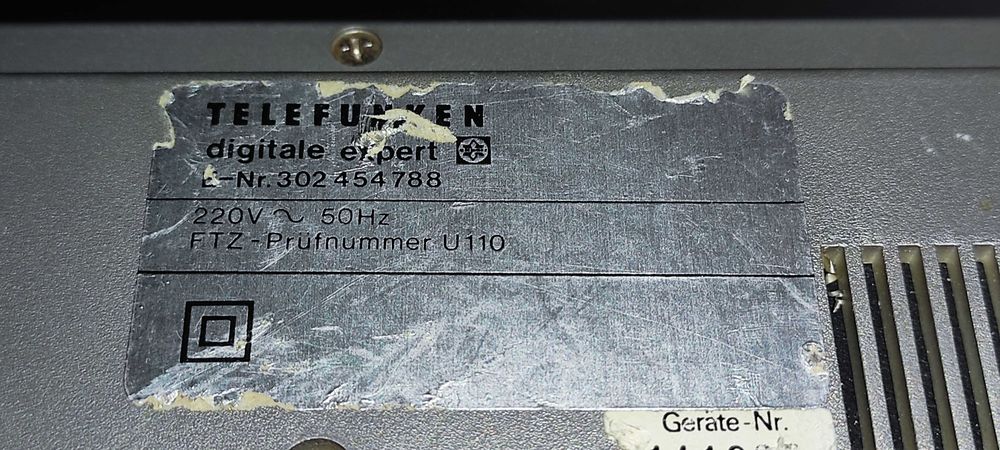 Aparat radio -TELEFUNKEN digital expert din 1974 - il vind ca defect - se aprinde