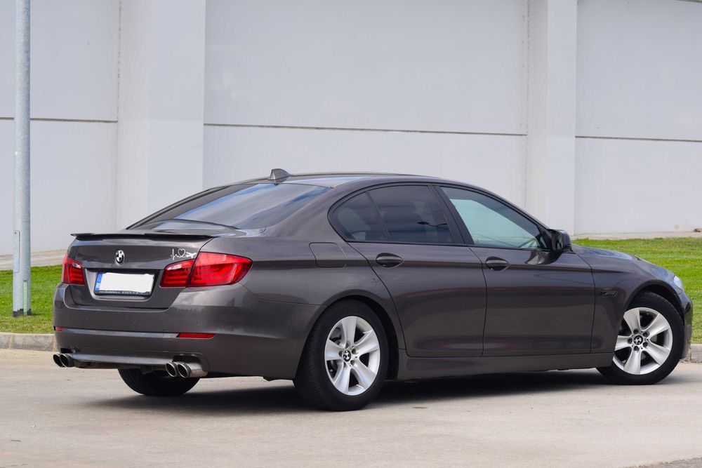 Vand/Schimb Bmw Seria 5 f10 , 2011 , trapa , head up, distronic , stare impecabila , car vertical verde.