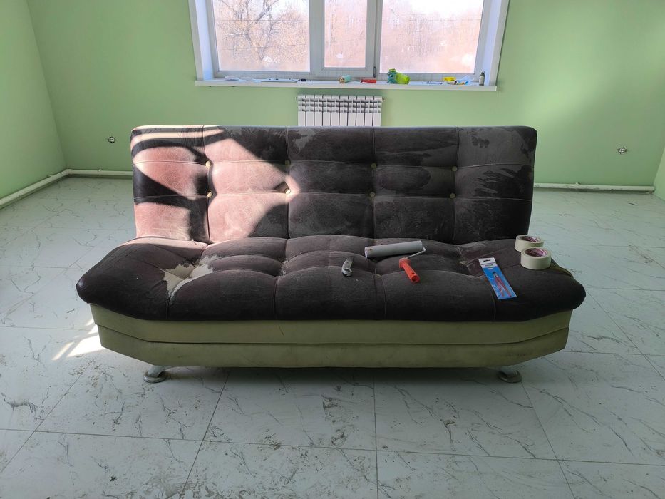 Раскладной диван в не удовлетворительном состоянии