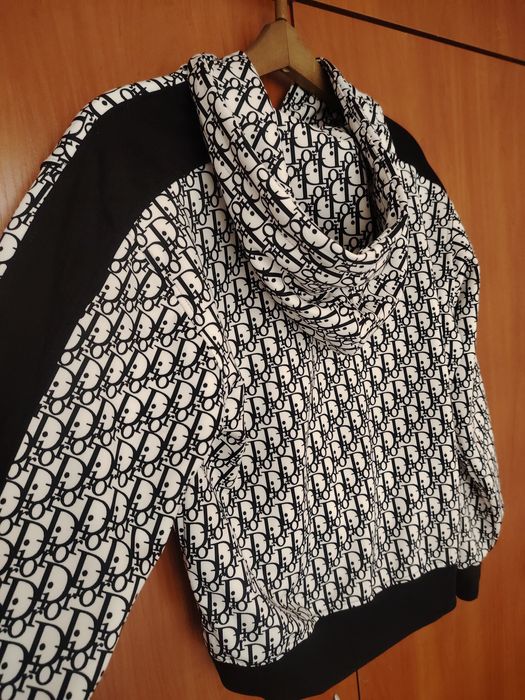 Продавам дамски комплект