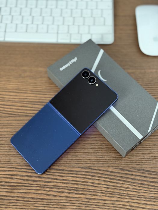 Samsung Z Flip7 / 256GB / Blue Shadow
