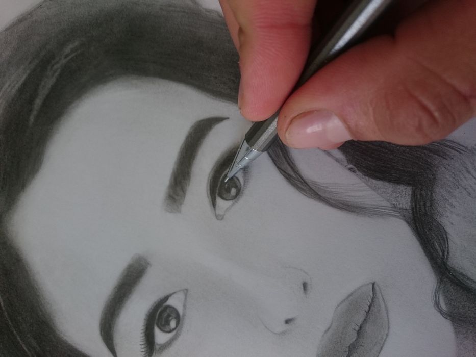 Rassomchilik xizmati. Eng yaqin insonizni san'at asarini chizamiz