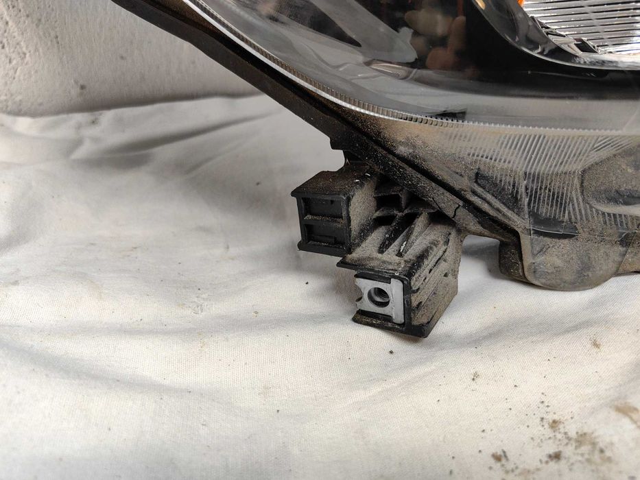 Оригинални  фарове Ляв Десен  Тойота  Toyota Hilux 2018