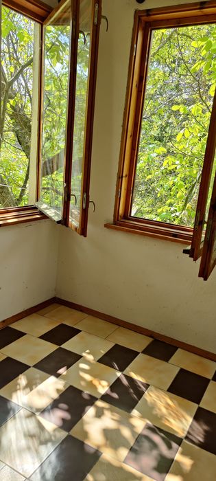 Продавам къща с невероятен изглед на 3 етажа в Логодаж, вилната зона на Благоевград, на 104 км от София