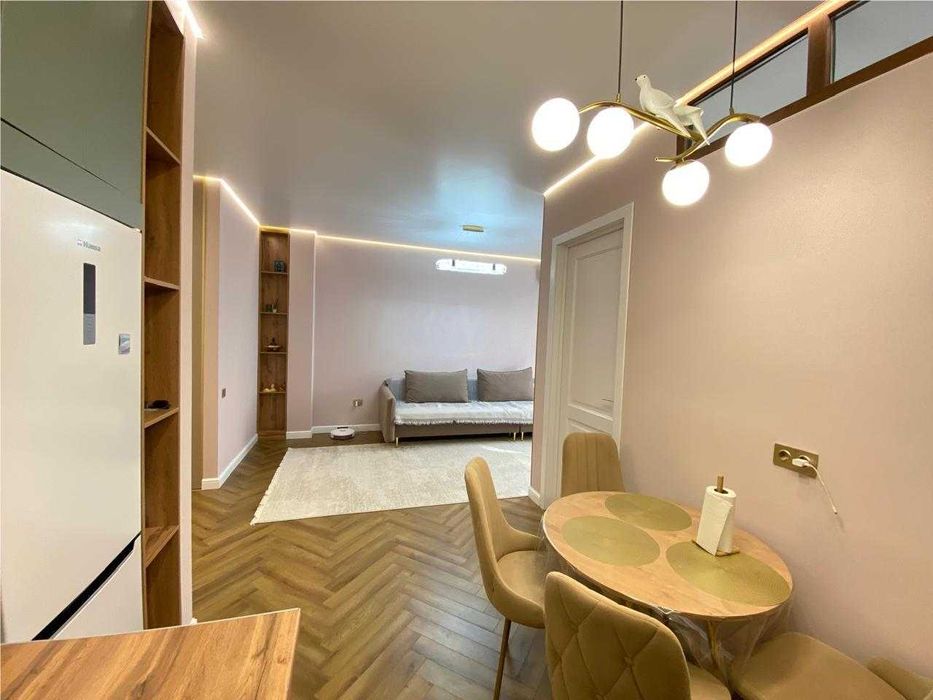 продается 3 комнатная квартира студия