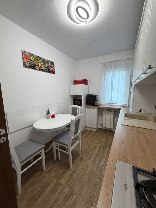 Apartament cu  3 camere semidecomandat , 50 mp , etajul 3 , Cartier Vitrometan, Mediaș,  Strada Rubinului