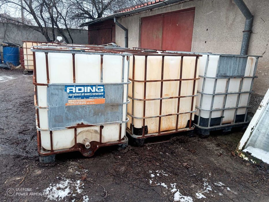 Резервоари : бидони ; за вода и др течности.