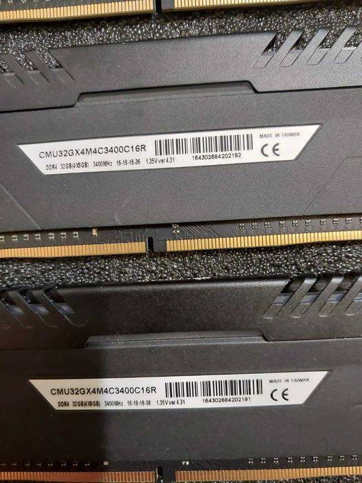 16GB 3400Mhz CL16 - Corsair Vengance LED налични общо (4x8GB) DDR4