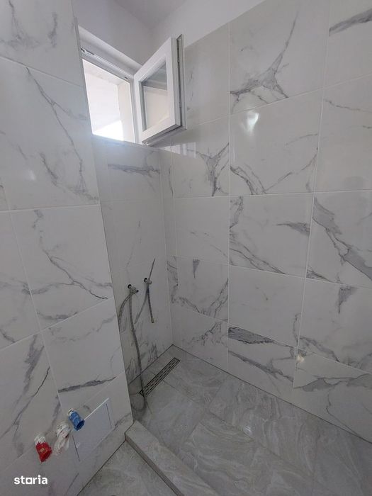 Piața Rogerius- 2 cam renovat, et.2 cu lift