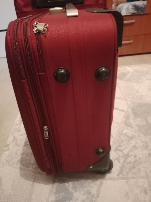 Продам чемодан состояние отличное