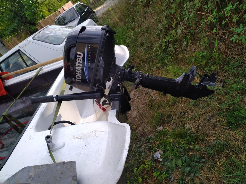 Barcä fibra de sticla cu motor Tohatsu 5 Cp