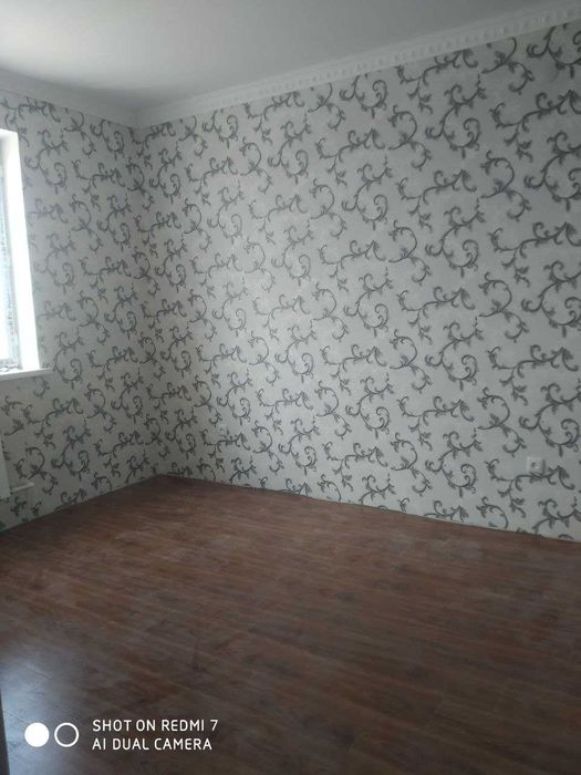 Янгиарик туман марказида 3-хонали квартира сотилади.