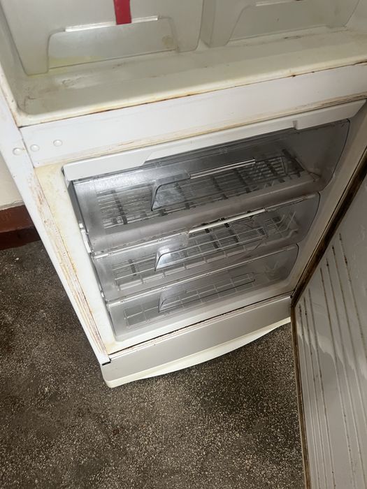 Vand frigider Beko