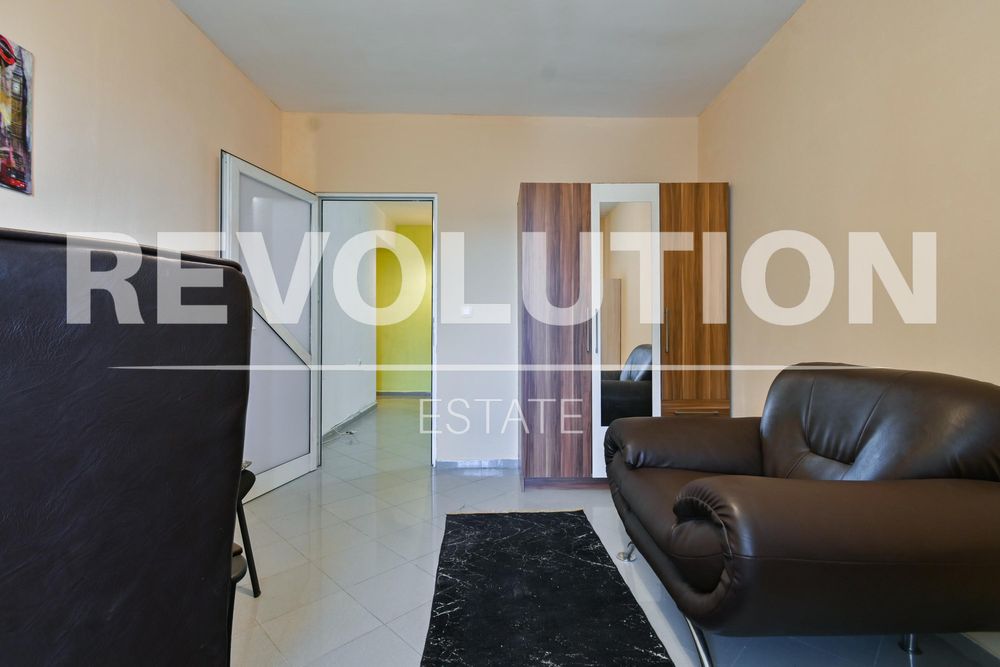 Дава се под наем Тристаен апартамент в София, Център - 65 кв.м за 650 € - Снимка #1