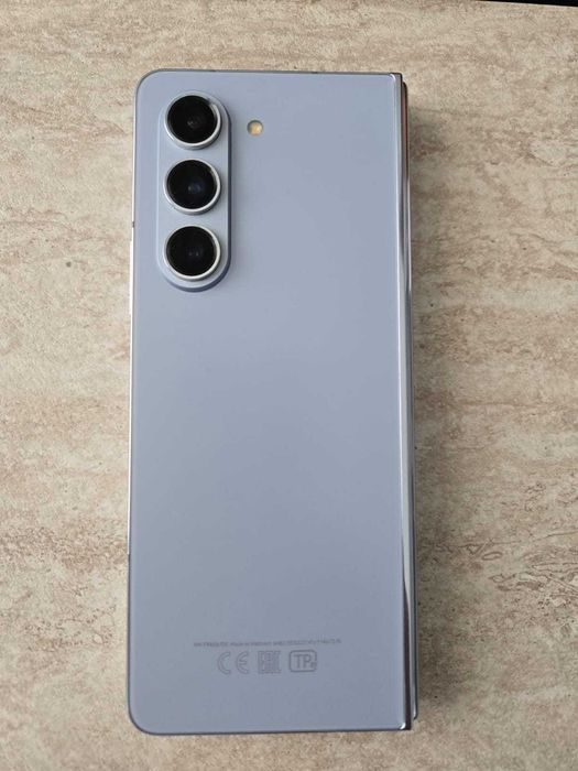 Продам телефон Самсунг Galaxy Z Fold 5
