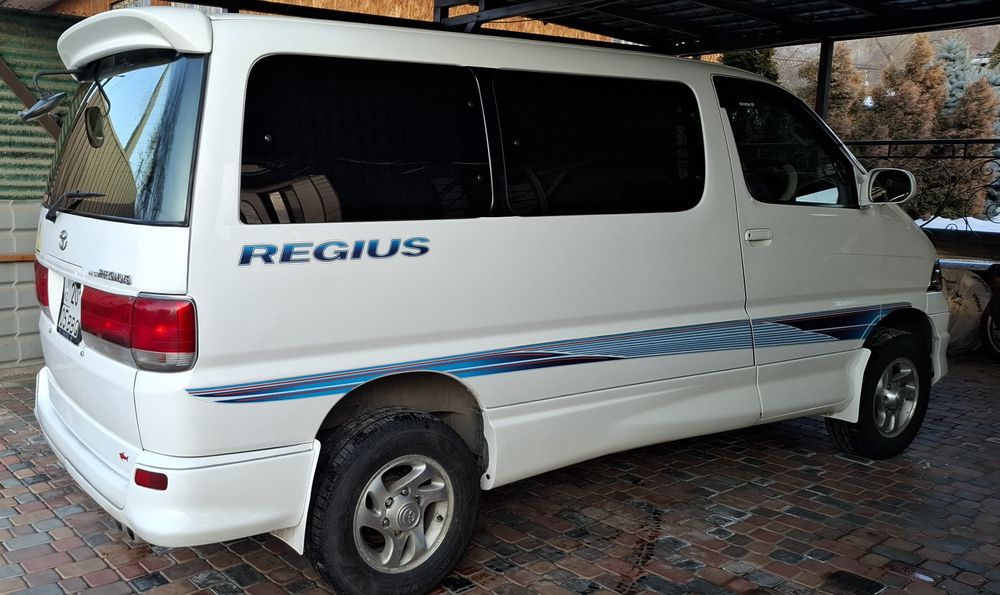 Toyota hiace regius
