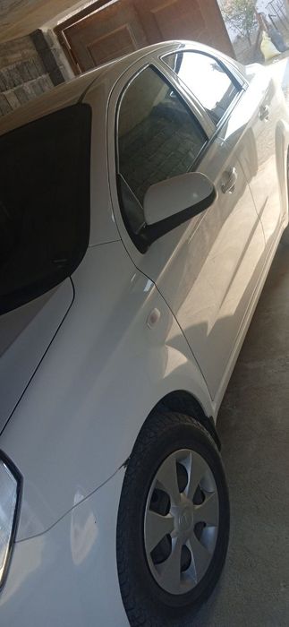 Nexia 3 mexanika 2 pozitsiya magical pultlari bor . Chehollari bor.